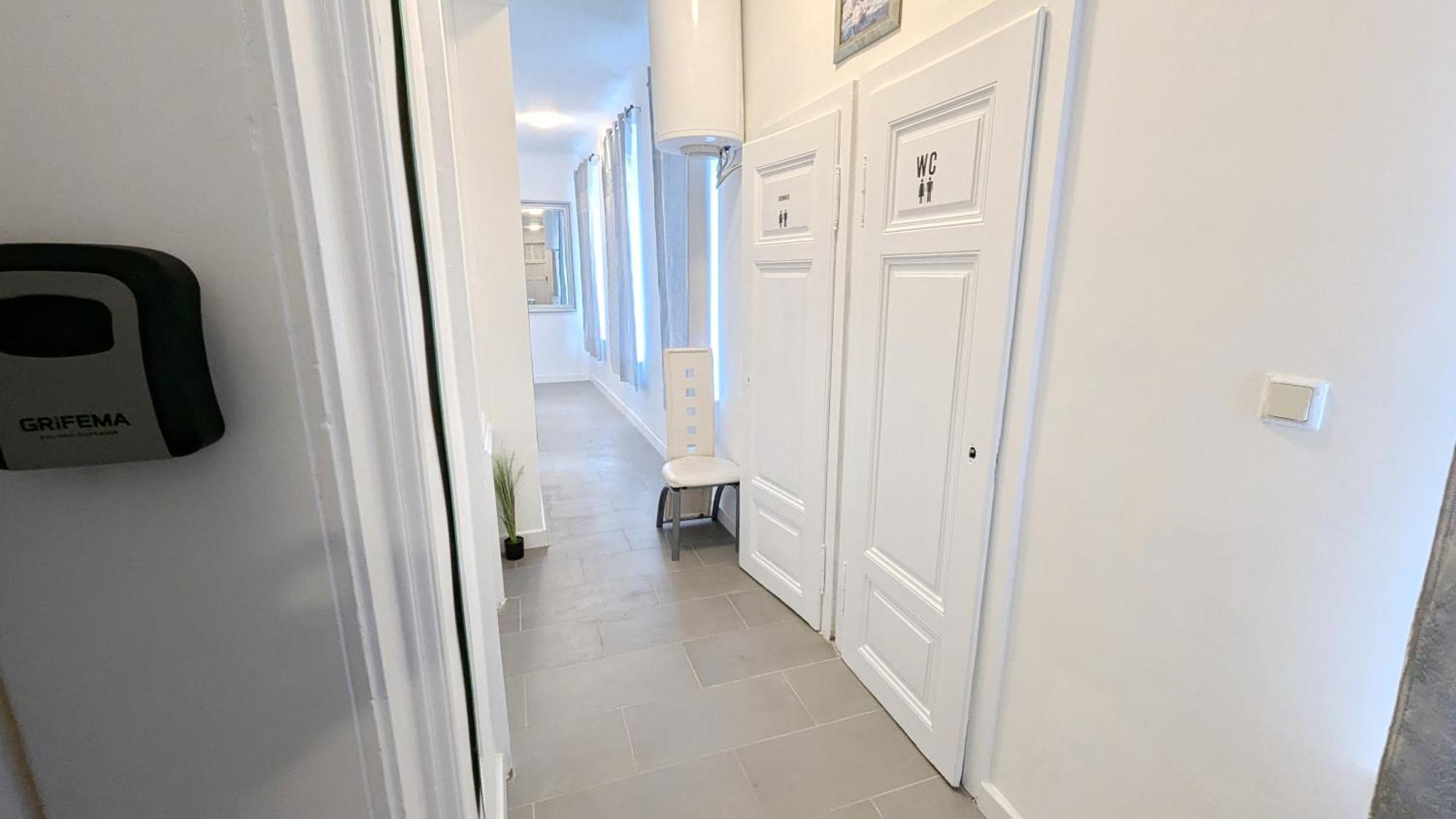 Cozy Rooms In Lugner City Area ウィーン エクステリア 写真